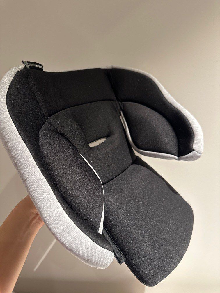 Chicco nextfit 2025 newborn insert