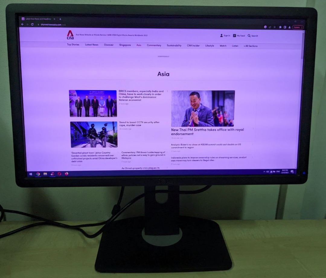 Dell Professional P2212 Rotatable Screen Height Adjustable monitor