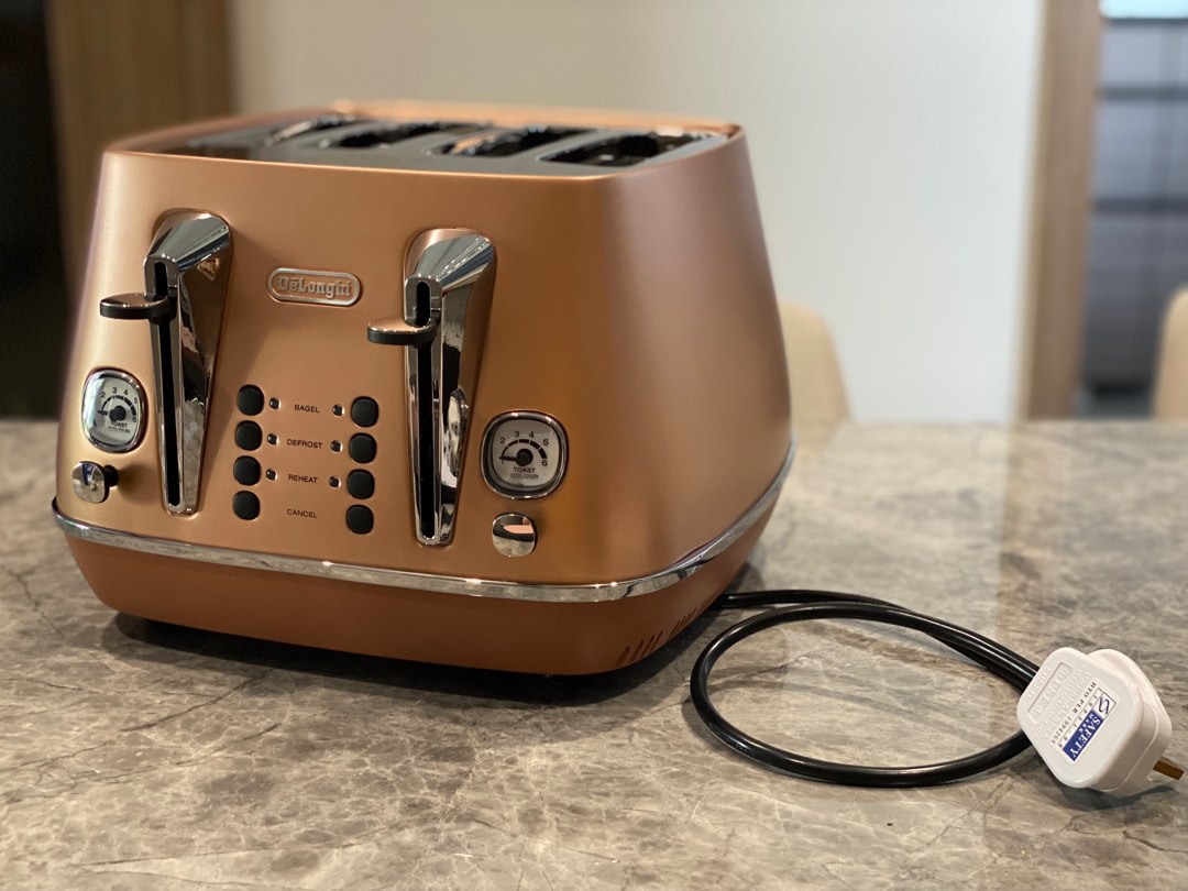 Delonghi Distinta 4slice Toaster, TV & Home Appliances, Kitchen