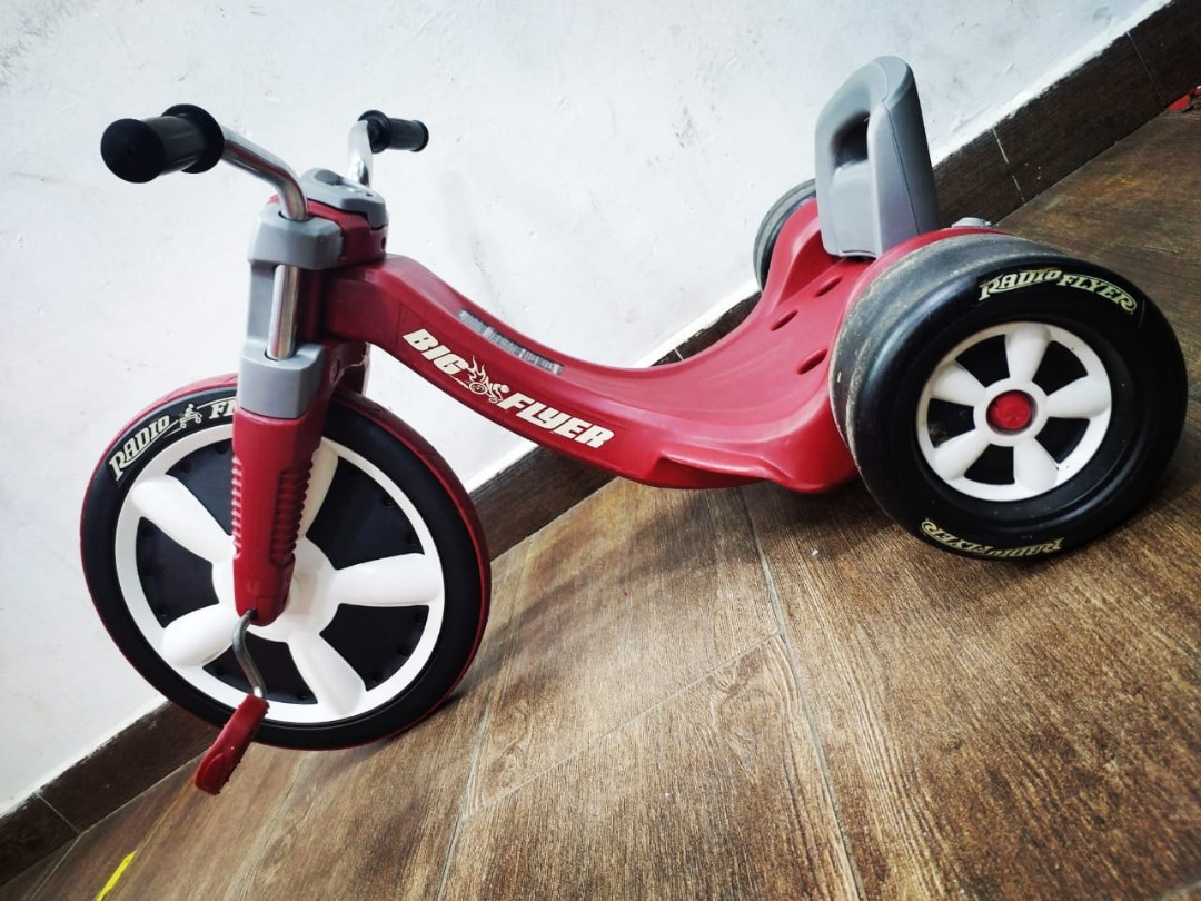 Deluxe Big Flyer®: Big Front Wheel Tricycle by RADIO FLYER, Sports  Equipment, Bicycles & Parts, Bicycles on Carousell