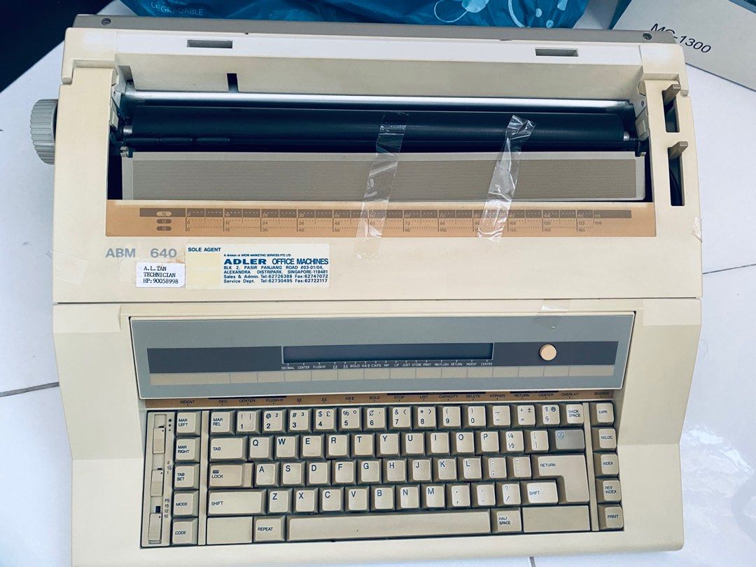 Electric typewriters, Hobbies & Toys, Memorabilia & Collectibles