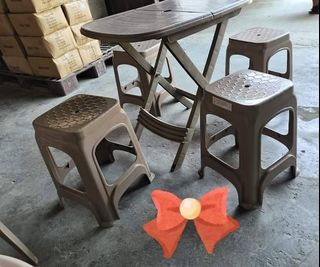 FOLDING TABLE WITH 4 CHAIR