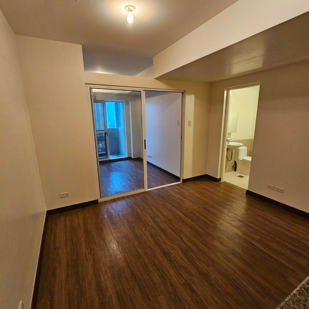 For rent Prisma Residences 1 Br with balcony condo in pasig near
