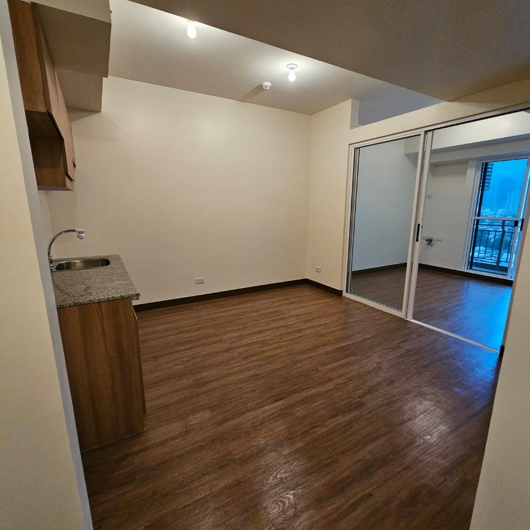 For rent Prisma Residences 1 Br with balcony condo in pasig near