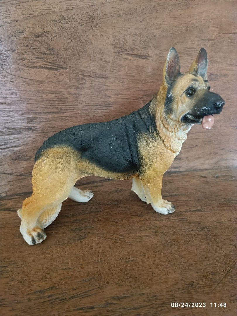 German Shepherd figurine, Hobbies & Toys, Memorabilia & Collectibles