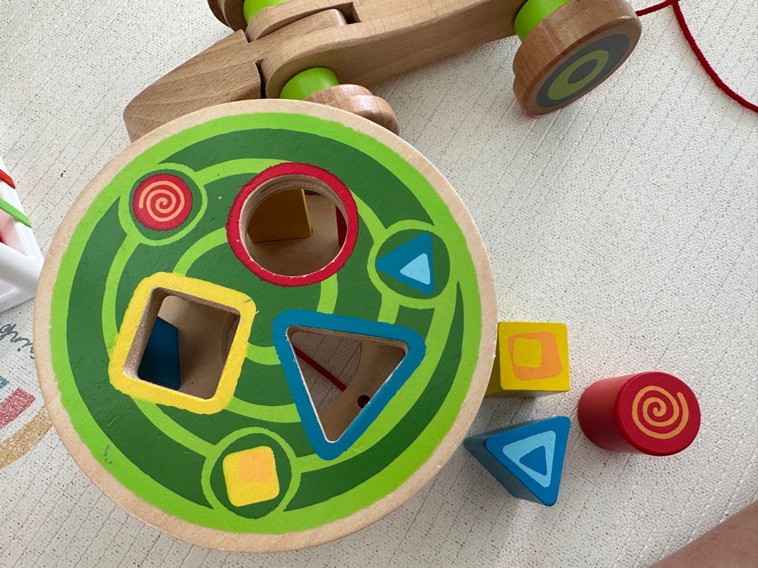 Hape Walk A Long Snail Pull Toy Babies Kids Infant Playtime on