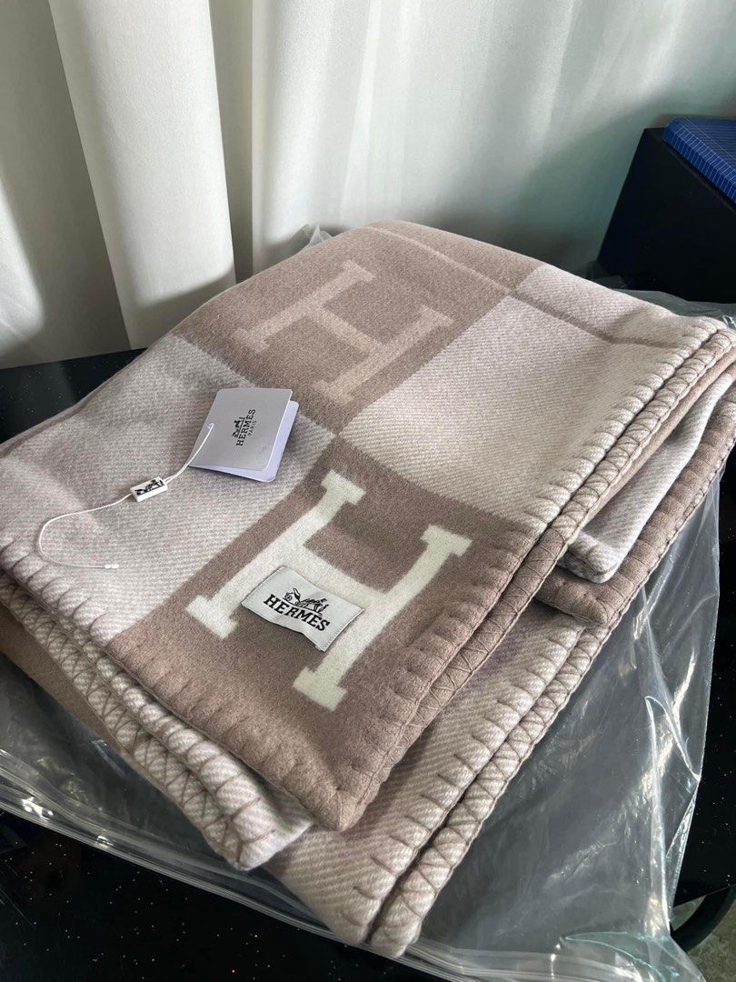 Hermes Avalon blanket on Carousell