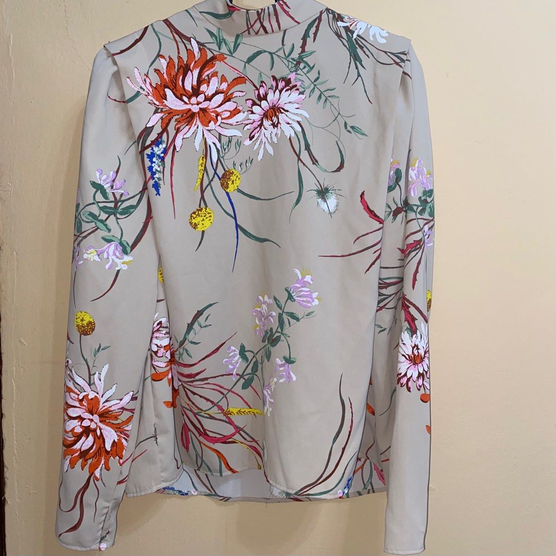 floral blouse, Women's Fashion, Tops, Blouses on Carousell
