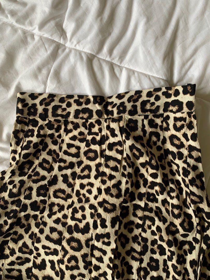 H&M Leopard Skirts, Women's Fashion, Bottoms, Skirts on Carousell