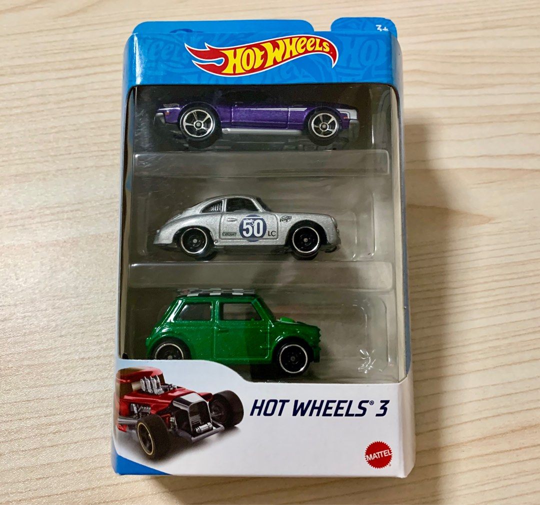 Hot Wheels Pack of 3 including Porsche and Mini Cooper, Hobbies