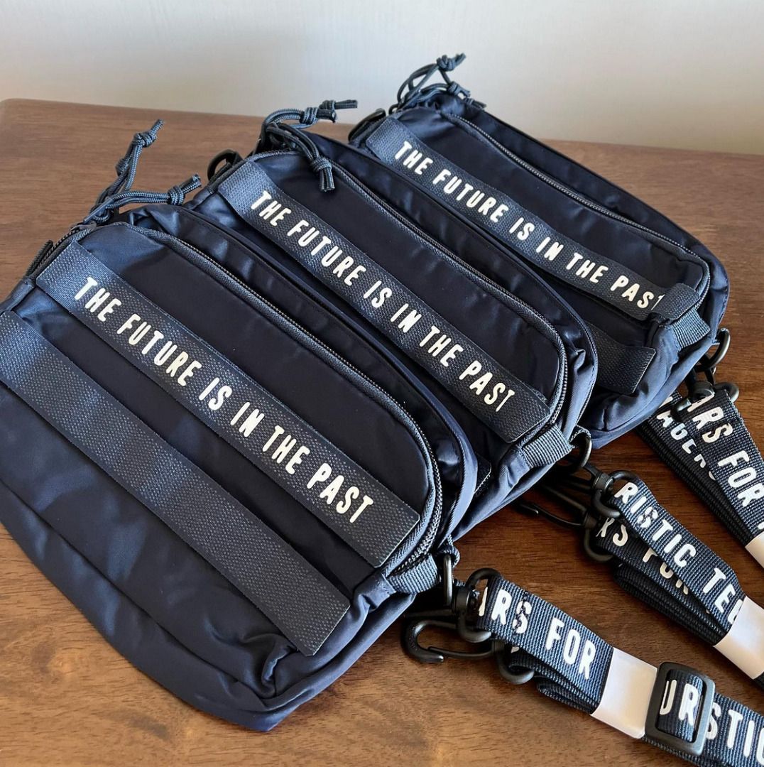 Human Made Military Pouch bag 軍旅風設計海軍藍色斜孭袋, 女裝, 手袋