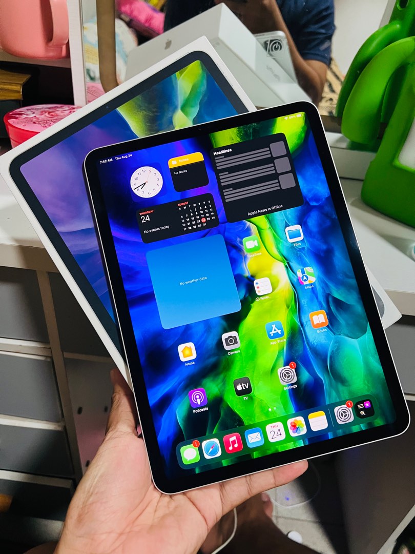 Ipad pro 11inches 128gb 2nd gen, Mobile Phones & Gadgets, Tablets, iPad