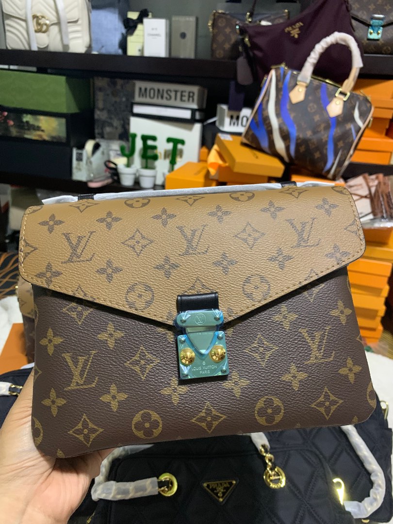 How to Tie a Hermes Twilly on a Louis Vuitton Pochette Metis TWO WAYS 