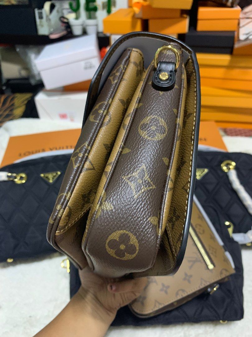 How to Tie a Hermes Twilly on a Louis Vuitton Pochette Metis TWO WAYS 