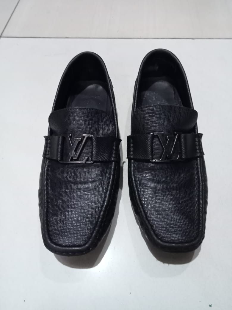 LV racer mocassin shoes, Fesyen Pria, Sepatu , Sepatu Formal di