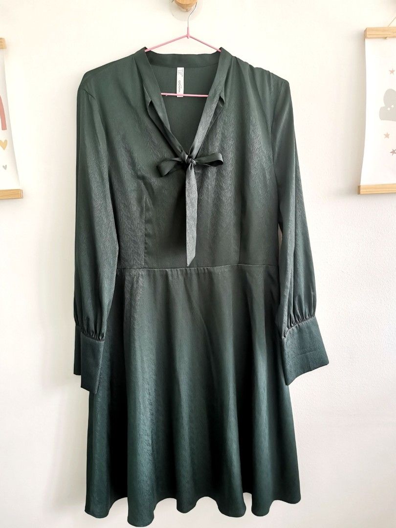 halston heritage dress green Bow wrap dress – Shaws main image 0