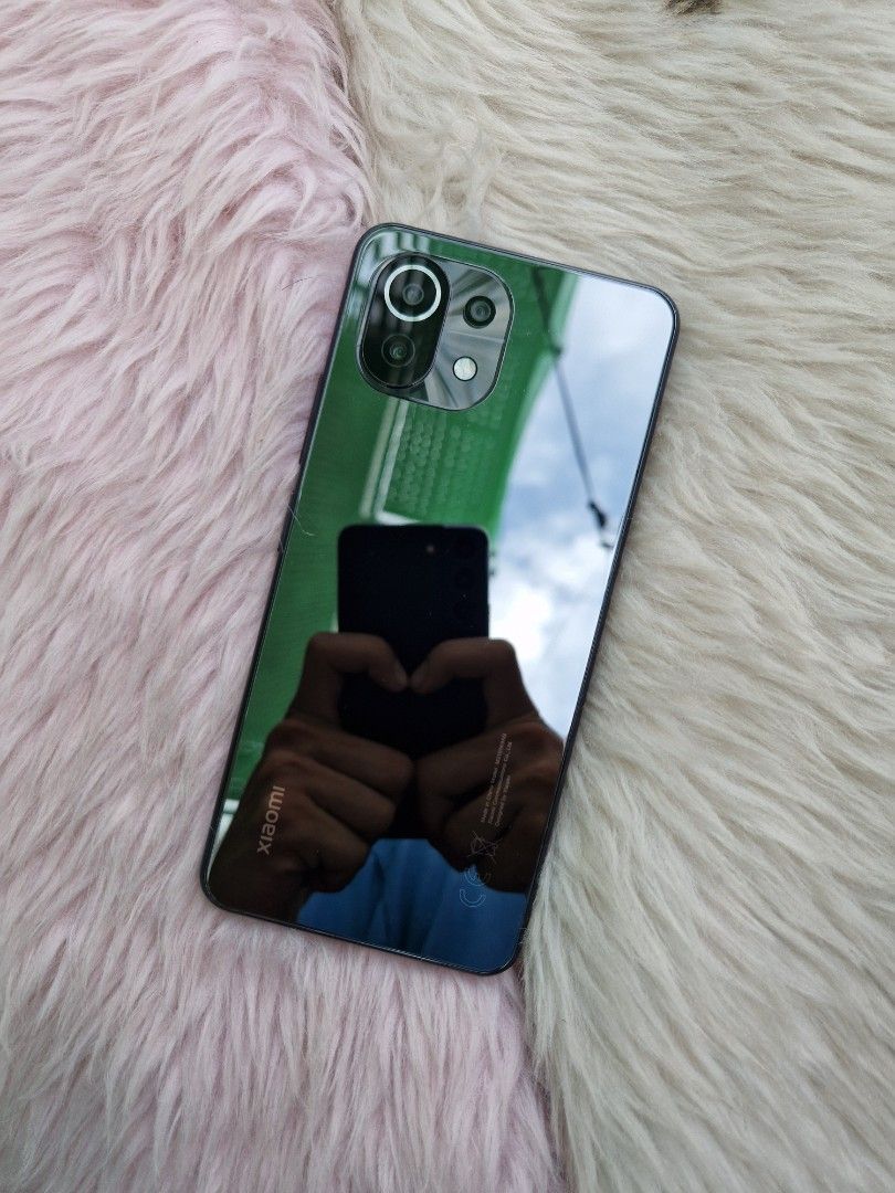 Mi 11 lite (Category: Xiaomi) located in Quezon City. Submitted by mubrogadgets (Listing ID 1250891948, Image 2). Description: XIAOMI MI 11 LITE no issue no history of repair gaming phone 💥128GB ROM 💥8GB RAM 💥AMOLED, 1B colors, HDR10, 90Hz, 500 nits 💥Qualcomm SM7150 Snapdragon.