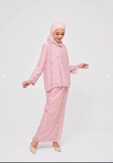MimpiKita Talia Embroidered Dusty Pink Scallop Kurung (rent)