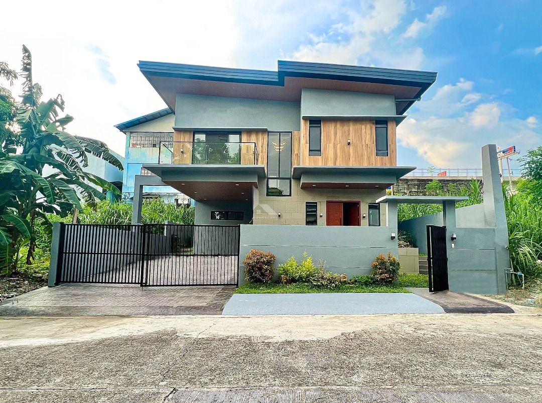 Modern House Neopolitan Quezon City nr Casa Milan Ayala Fairview