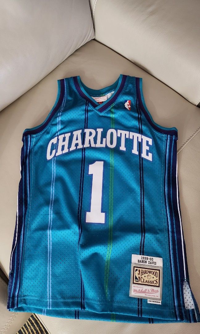 Mitchell & Ness Baron Davis Charlotte Hornets White 1999-00 Hardwood Classics Swingman Jersey Size: Medium