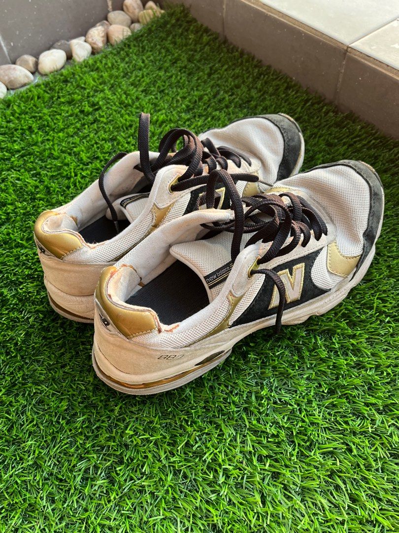 New Balance 880 Black Gold