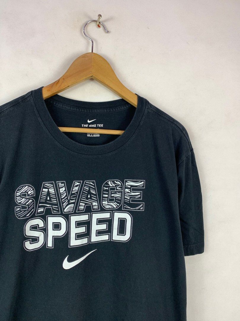 NIKE SAVAGE SPEED CENTRE SWOOSH TEE