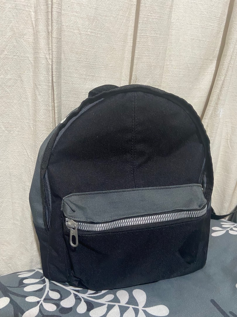 mens small nike backpack
