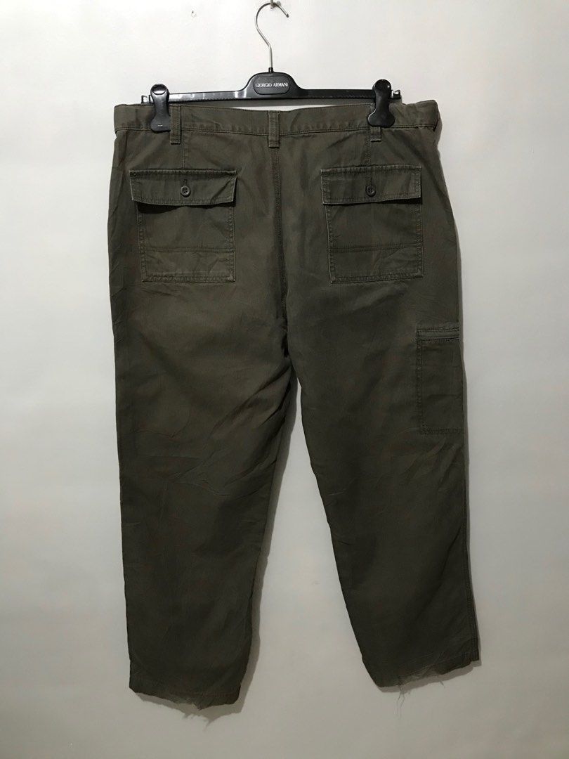 PLUS SIZE DOCKERS CARGO PANTS (Category: Jeans) located in San Pedro. Submitted by ziamiel (Listing ID 1250863832, Image 2). Description: size 40 on tag size 42 on medida tape Length 42” In good condition Minimal issue scratch on the leg opening COLOR:ARMY GREEN Price: 600 Location pacita1 San Pedro laguna Shipping j&t or lalamove only No cop or shoppee checkout Cod via lalamove only Fb business page Ziamiel’s clothing .