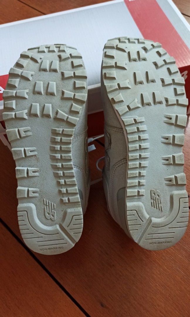 Preloved New Balance Silver/Grey 574 sneakers (size US 5), Babies