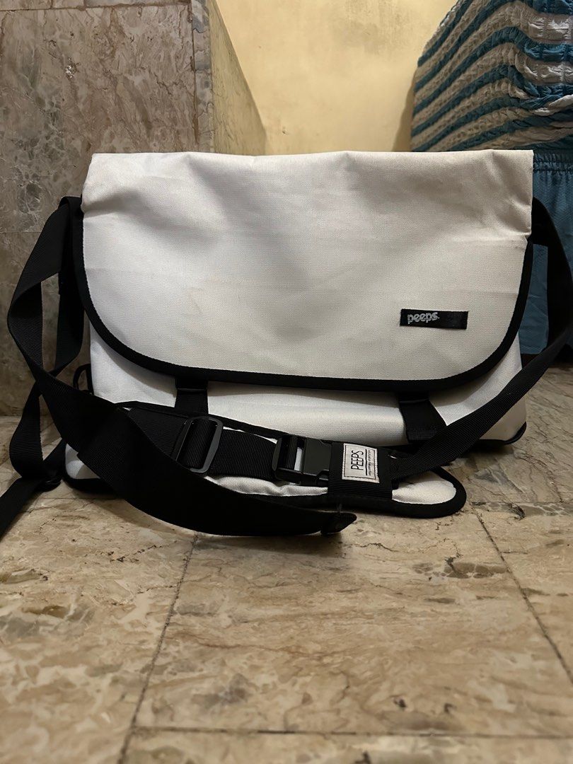 Peeps messenger bag top