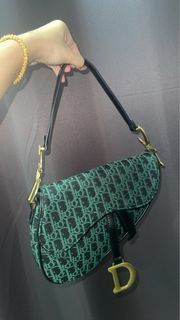 (Category: ) located in . Submitted by belikemepreloved (Listing ID 1250831641, Image 1). Description: .