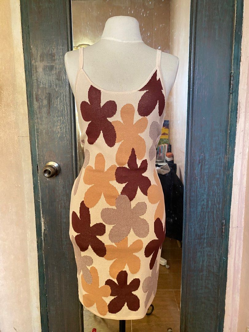 SHEIN Floral Pattern Sweater Dress (Category: Dresses) located in Paranaque City. Submitted by soapsian (Listing ID 1244775376, Image 3). Description: Original Price: 597 RFS: Not my size Price is open for negotiation. Never been used :) Bought it last June 2023..