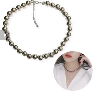 Silver pearl necklace
