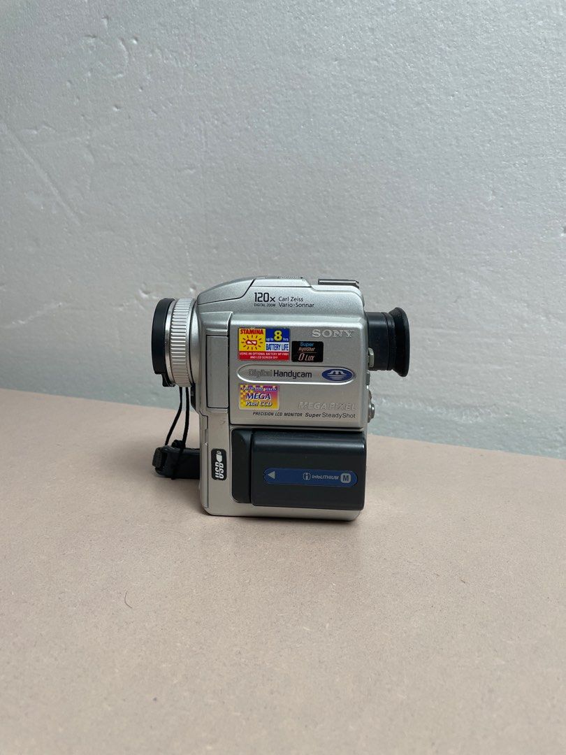 Sony Handycam DCR-PC110 Digital Mini DVD Camcorder 懷舊攝錄機