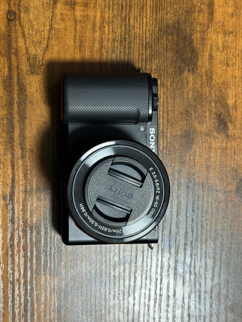 Sony ZVE10 Complete with Extra Battery and Sandisk Extreme Pro SD Card