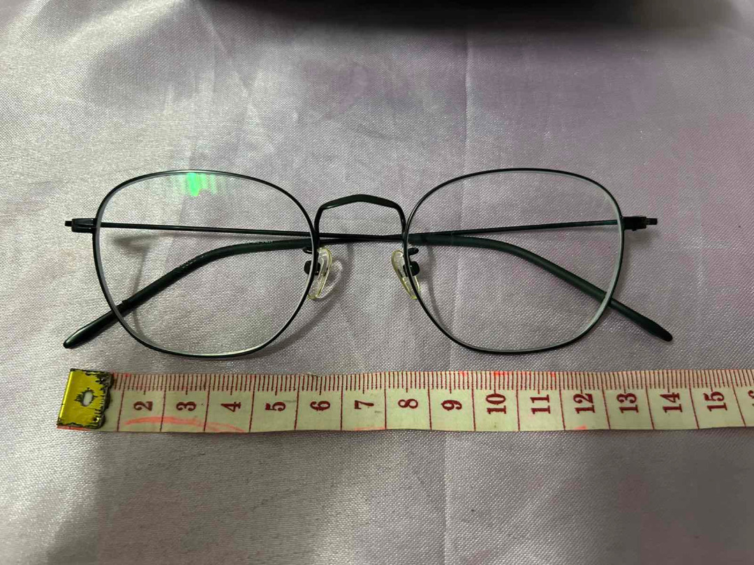 Thin Specs on Carousell