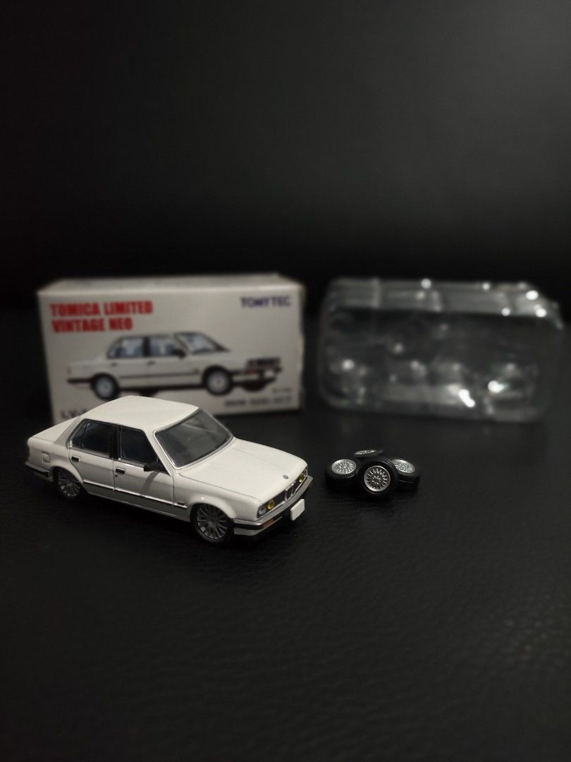 TOMICA LIMITED VINTAGE NEO LV-N93c 1/64] BMW 325i 4door (Gray)