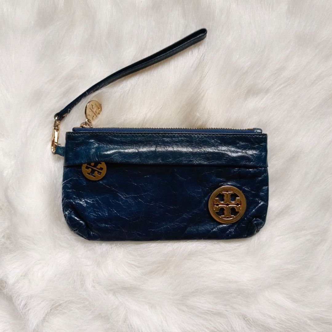 TORY BURCH | Leather Wristlet Wallet (Category: Luxury Bags & Wallets) located in Cebu City. Submitted by denimholic (Listing ID 1250889724, Image 2). Description: 👜 Authentic Preloved Tory Burch Bag ▫️STYLE : Wristlet, Custom zipper ▫️MATERIAL : Leather (body), Metal zip ▫️SIZE : W 8in / H 4.5in ▫️RANK AB.