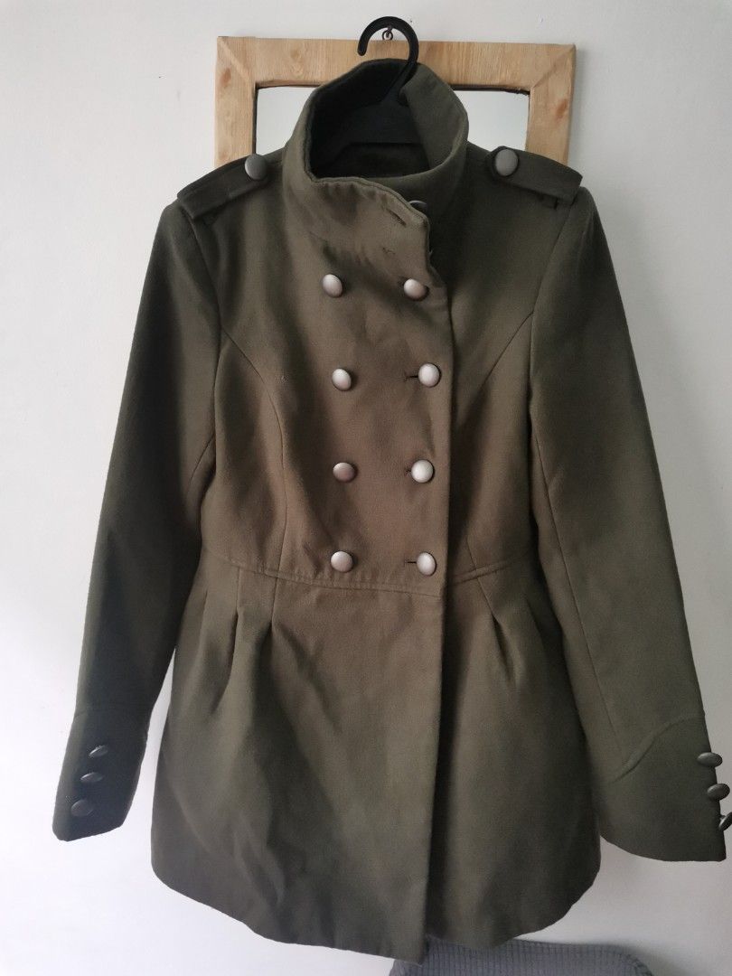 Trench Coat (Category: Coats, Jackets and Outerwear) located in Taguig. Submitted by nazthings (Listing ID 1250767540, Image 1). Description: size 40 suitable for womens with height of 5'0.