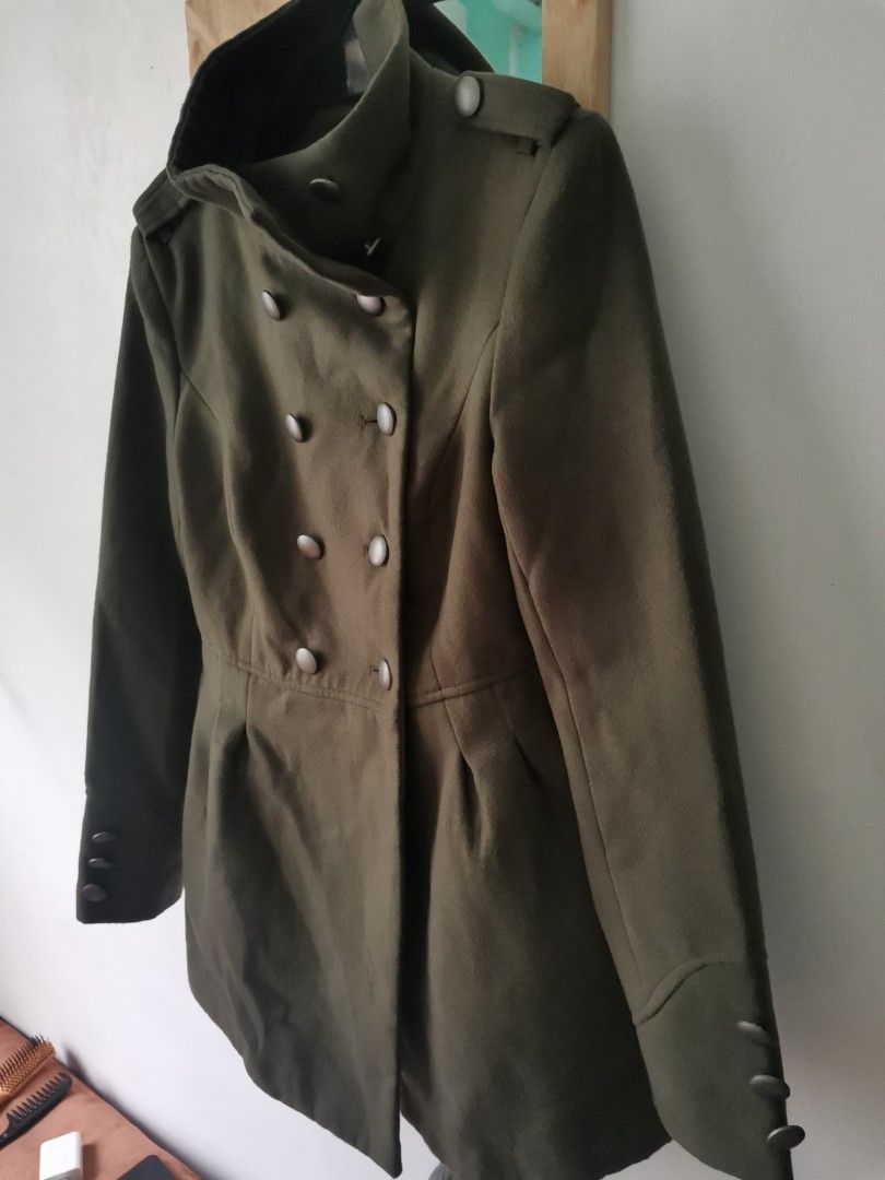 Trench Coat (Category: Coats, Jackets and Outerwear) located in Taguig. Submitted by nazthings (Listing ID 1250767540, Image 3). Description: size 40 suitable for womens with height of 5'0.