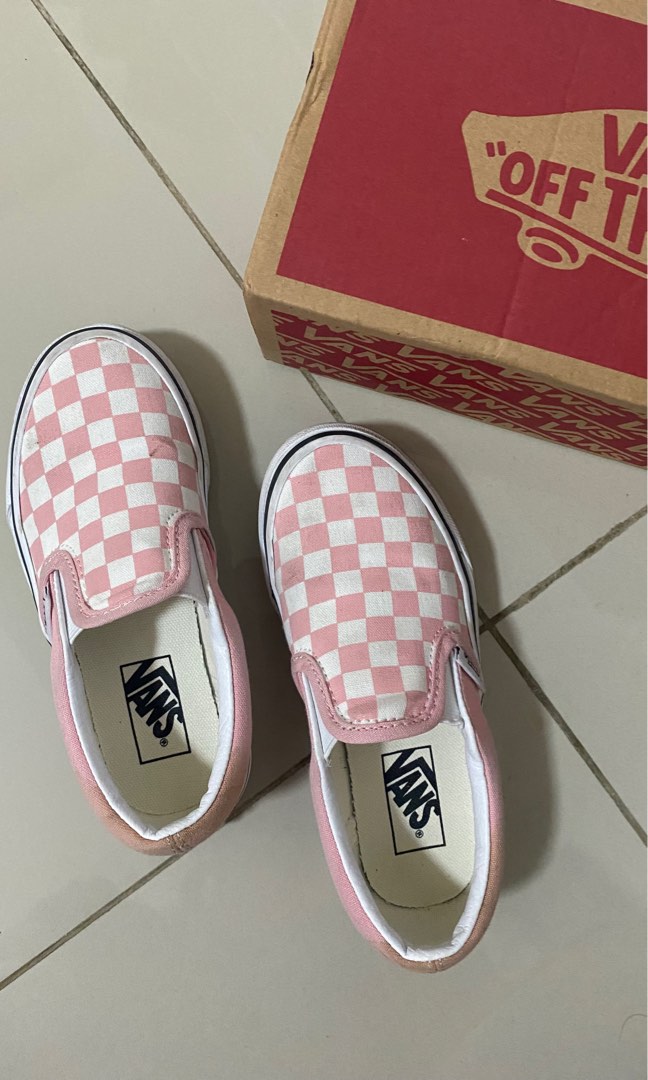 Pink checkerboard vans deals slip on