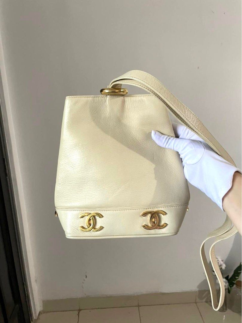 Vintage Chanel Bucket Bag, Luxury, Bags & Wallets on Carousell