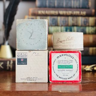 Vintage Face Powder (USA)