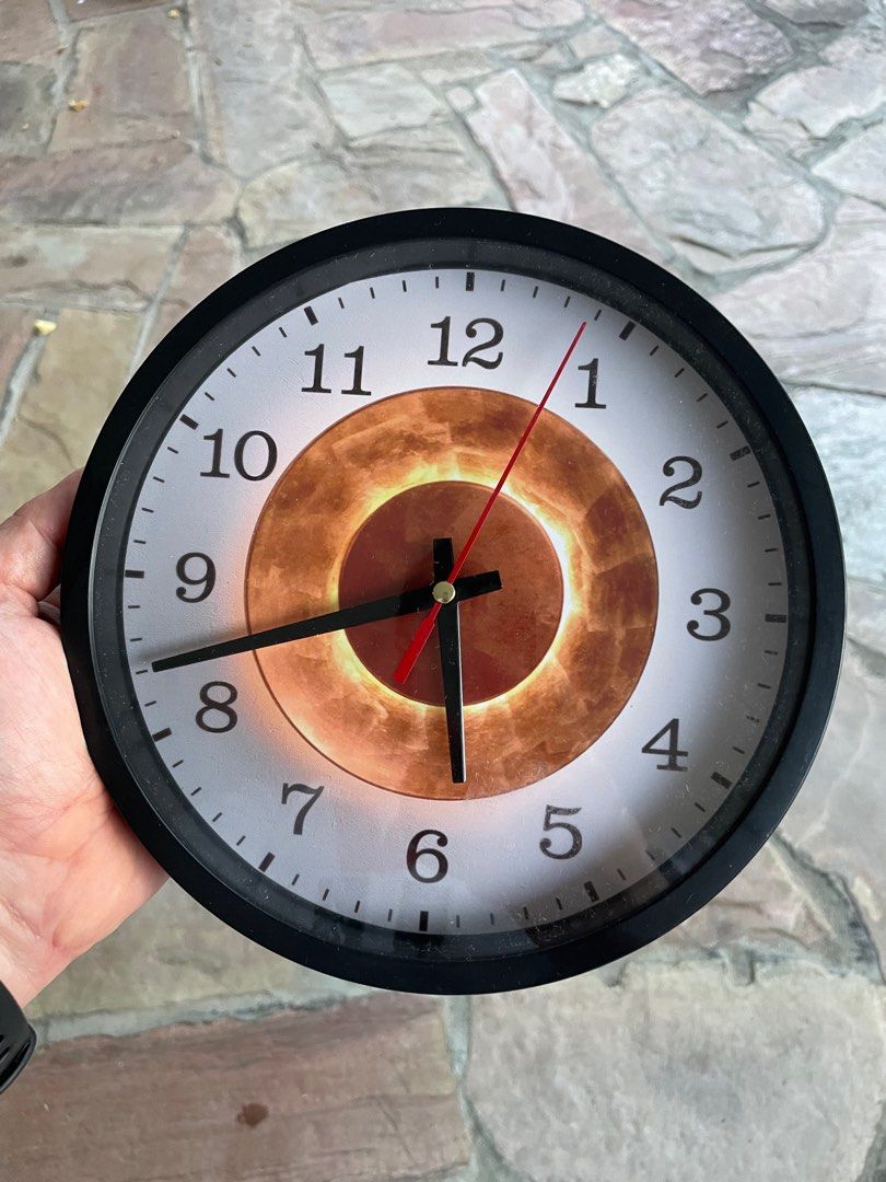 Wall Clock (Category: Clocks) located in Singapore. Submitted by gorilla_kong (Listing ID 1250853184, Image 1). Description: .