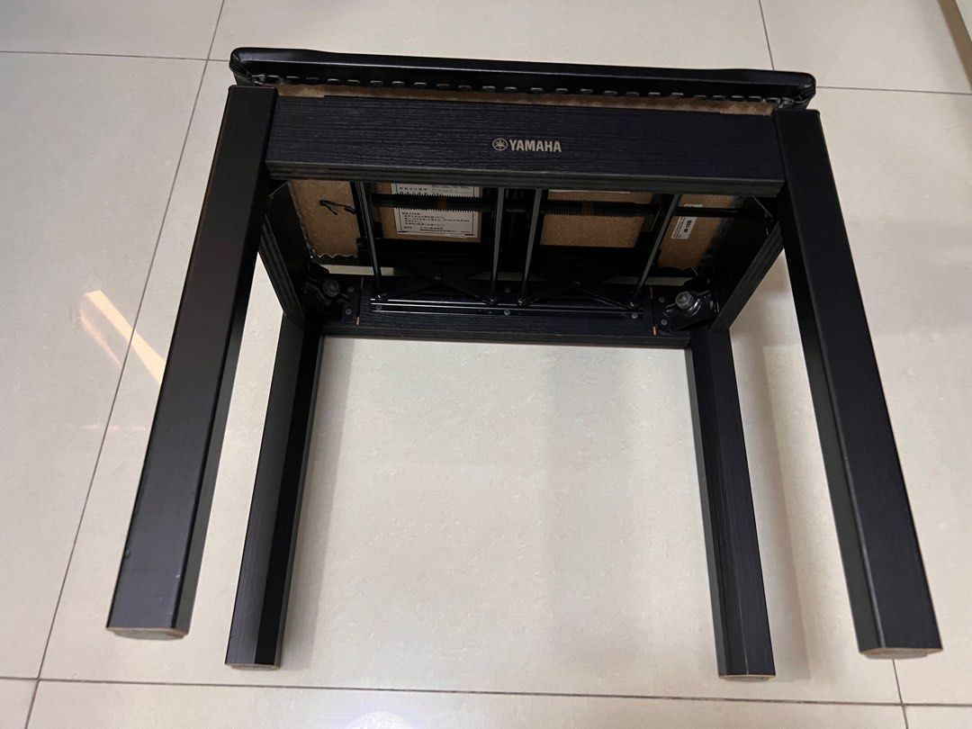 Yamaha adjustable Piano chair, Hobbies & Toys, Music & Media, Music