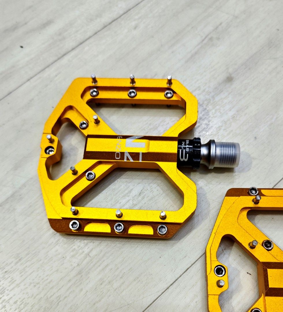 Gold mtb sales flat pedals