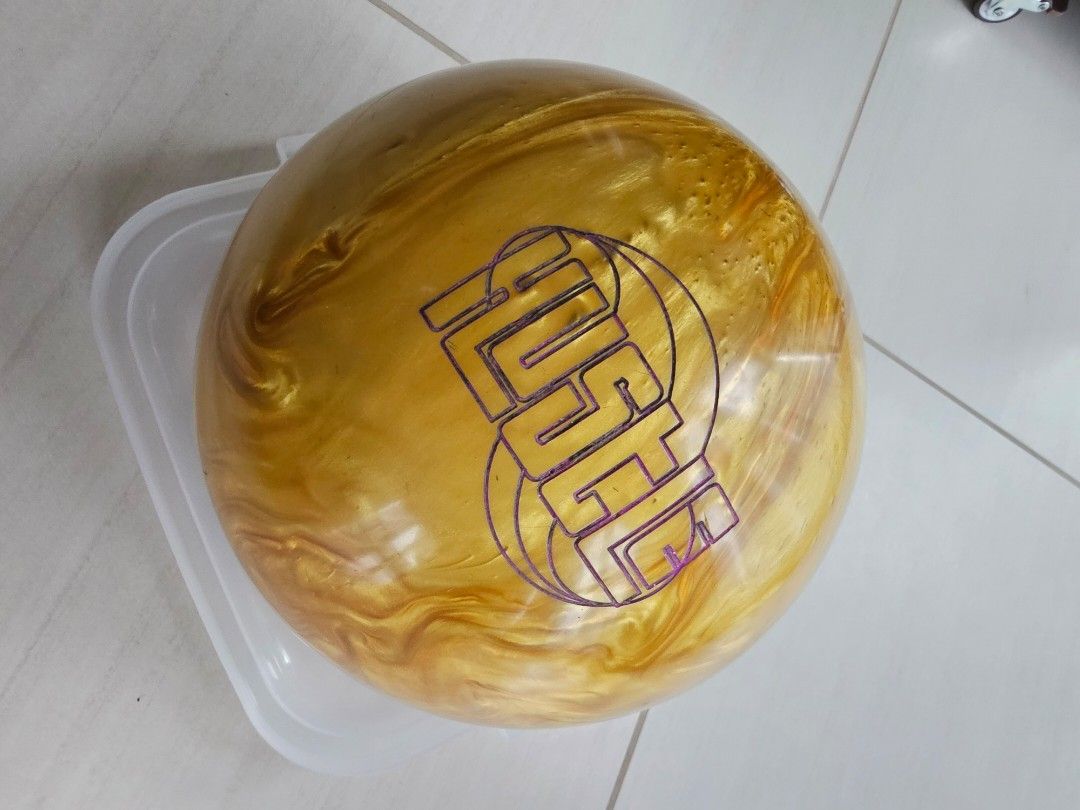 12lbs Hustle bowling ball, Sports Equipment, Sports & Games, Billiards