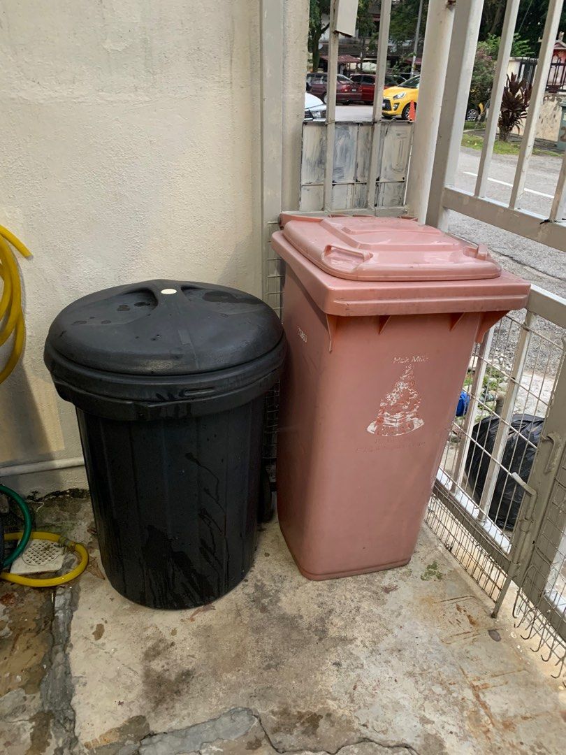 2 Garbage Bins, Furniture & Home Living, Cleaning & Homecare Supplies