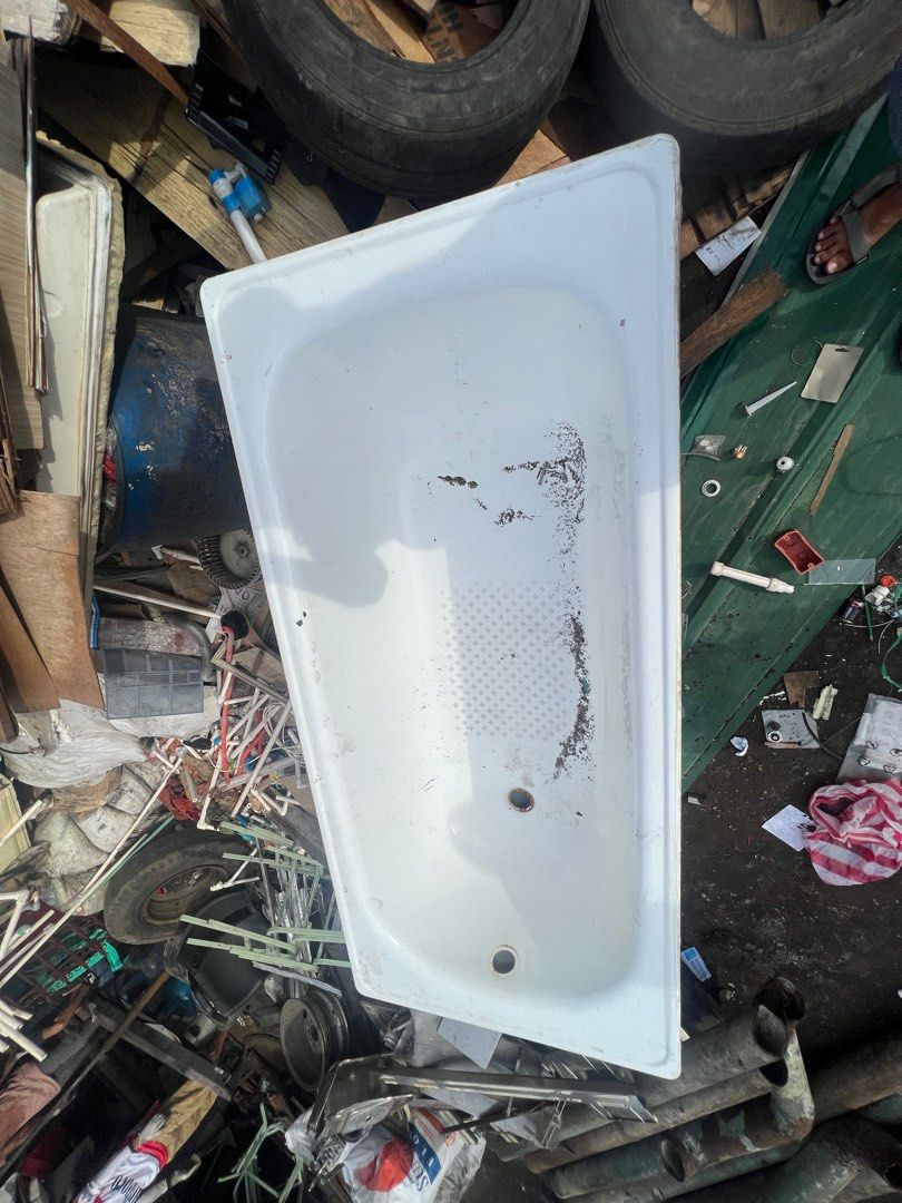 2nd Hand Bath Tub (Category: Bathtub & Bath Accessories) located in Manila. Submitted by kg_ramirez (Listing ID 1251007673, Image 2). Description: .