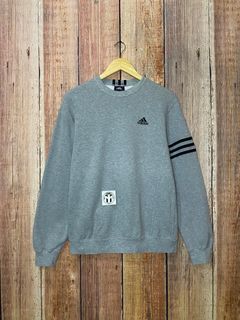 ADIDAS vtg 2005 sweatshirt